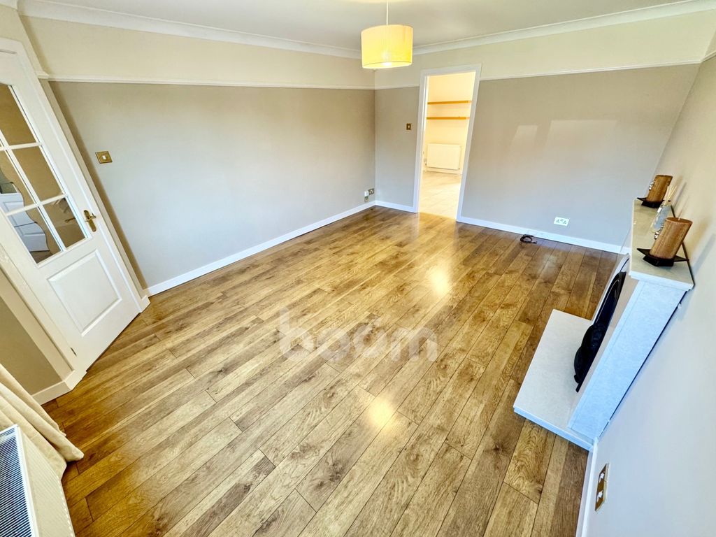 Property photo 3 of 27 Westpark Wynd, Dalry Lounge Pic