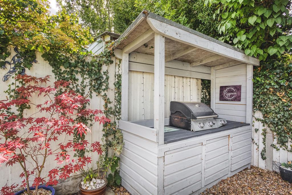 Property photo 3 of 29