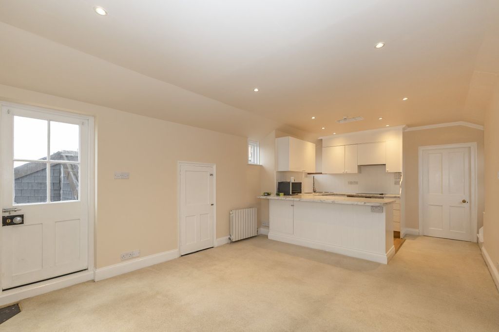 Property photo 2 of 10 Picture No. 28