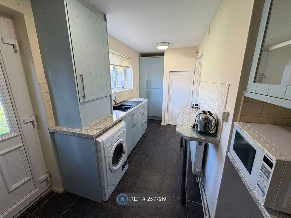 Property photo 2 of 11 Kitchen