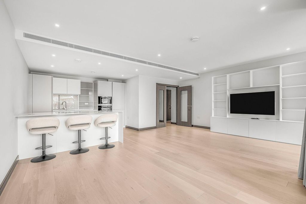Property photo 1 of 20 Open Plan Lounge / Kitchen