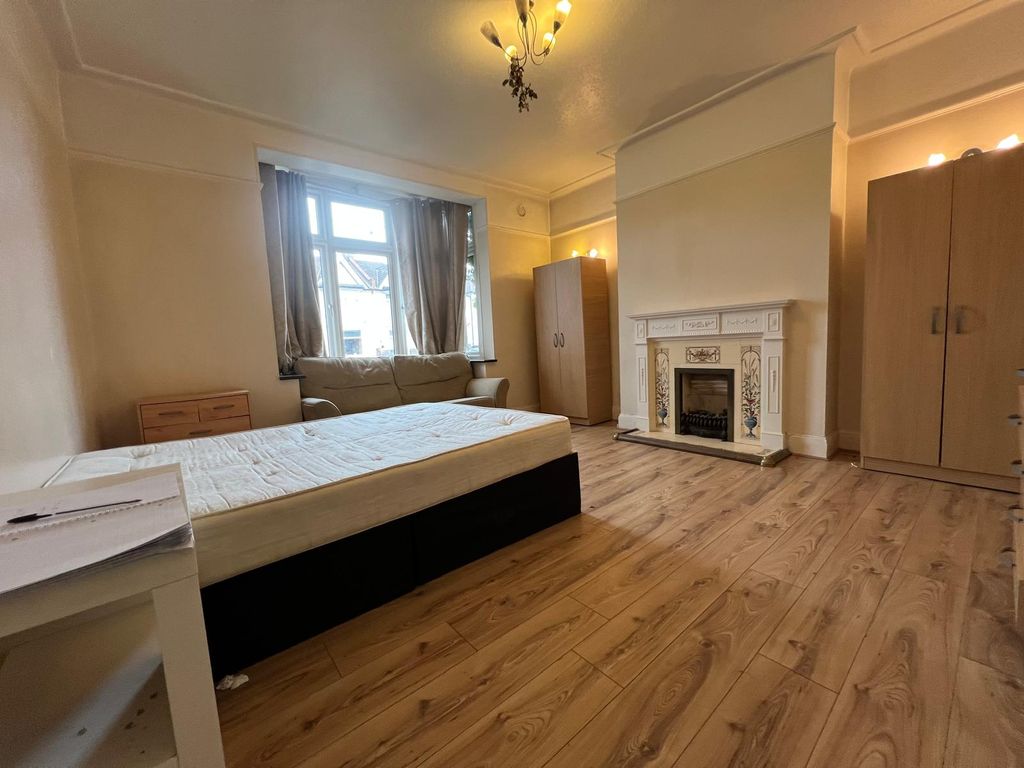 Property photo 2 of 6 Gallery