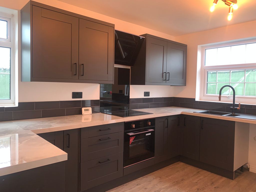 Property photo 1 of 17 Kitchen