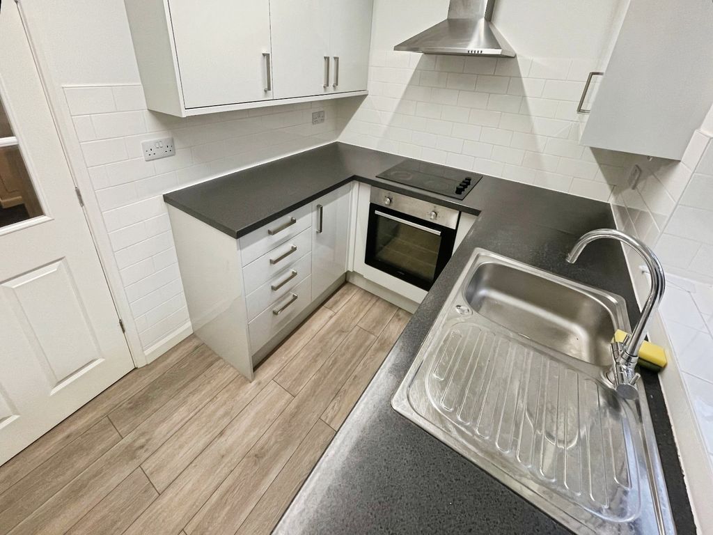 Property photo 3 of 12 Kitchen