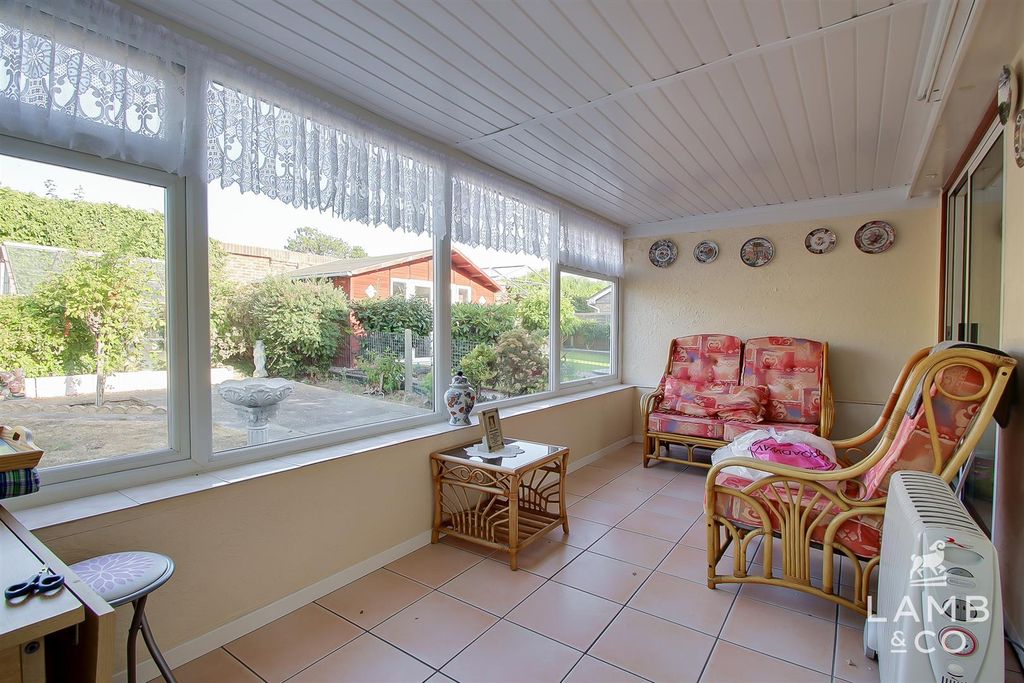 Property photo 3 of 11 Conservatory
