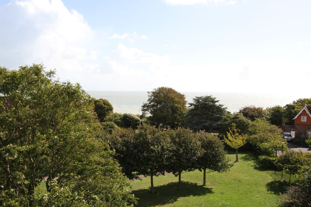 Property photo 2 of 25