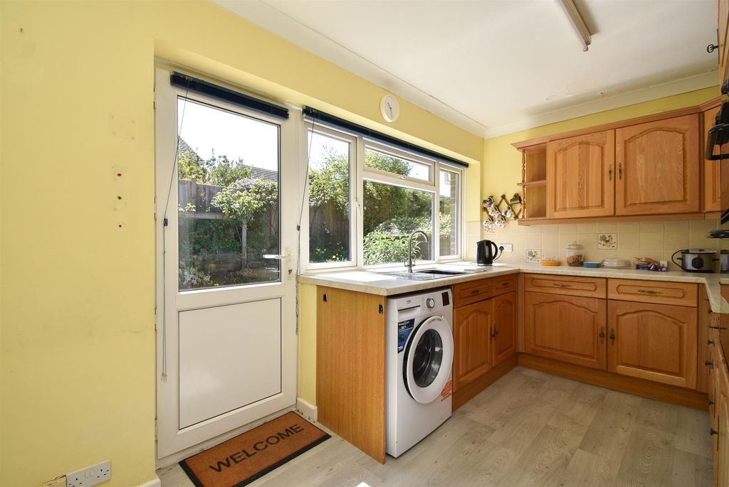 Property photo 3 of 16 Kitchen