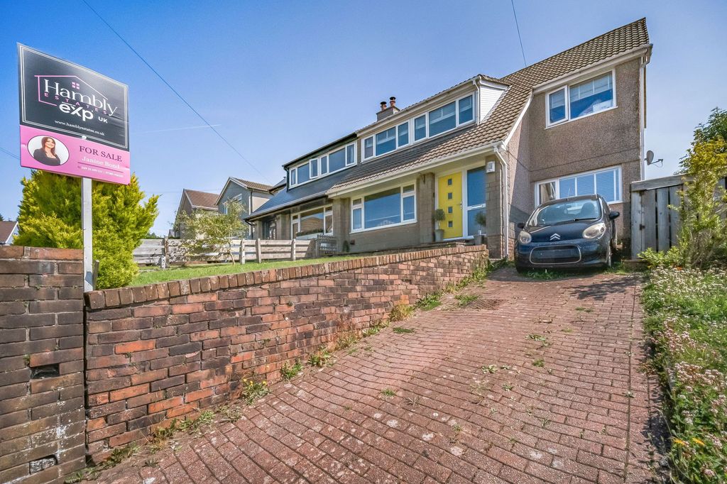 Property photo 3 of 33