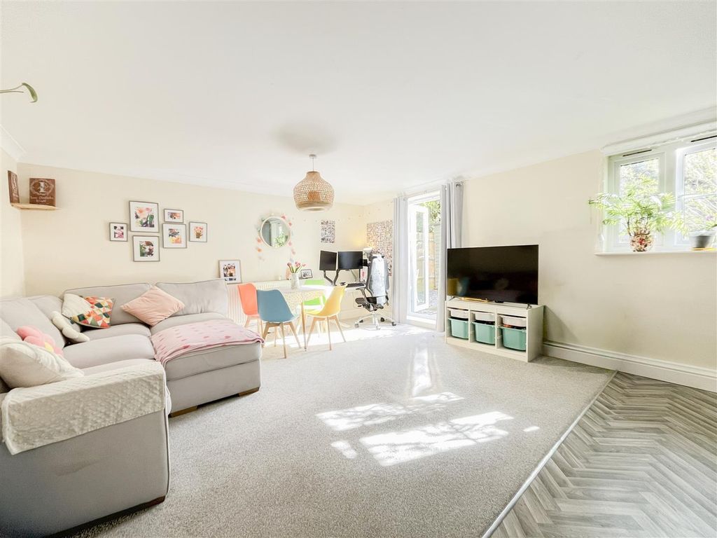 Additional image 5 of 2 bed flat for saleStation Road, Heathfield TN21