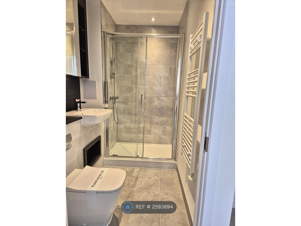 Property photo 2 of 9 Bathroom