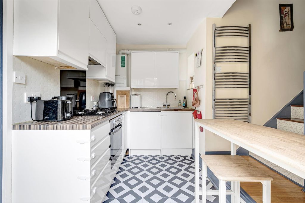 Property photo 3 of 11