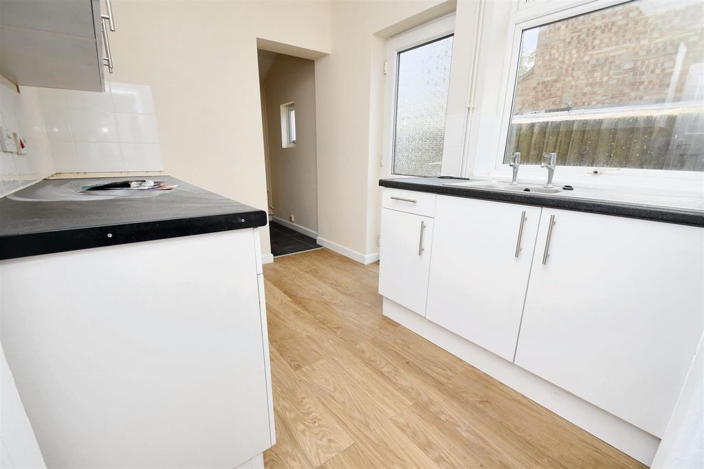 Property photo 3 of 6 Kitchen.Jpg