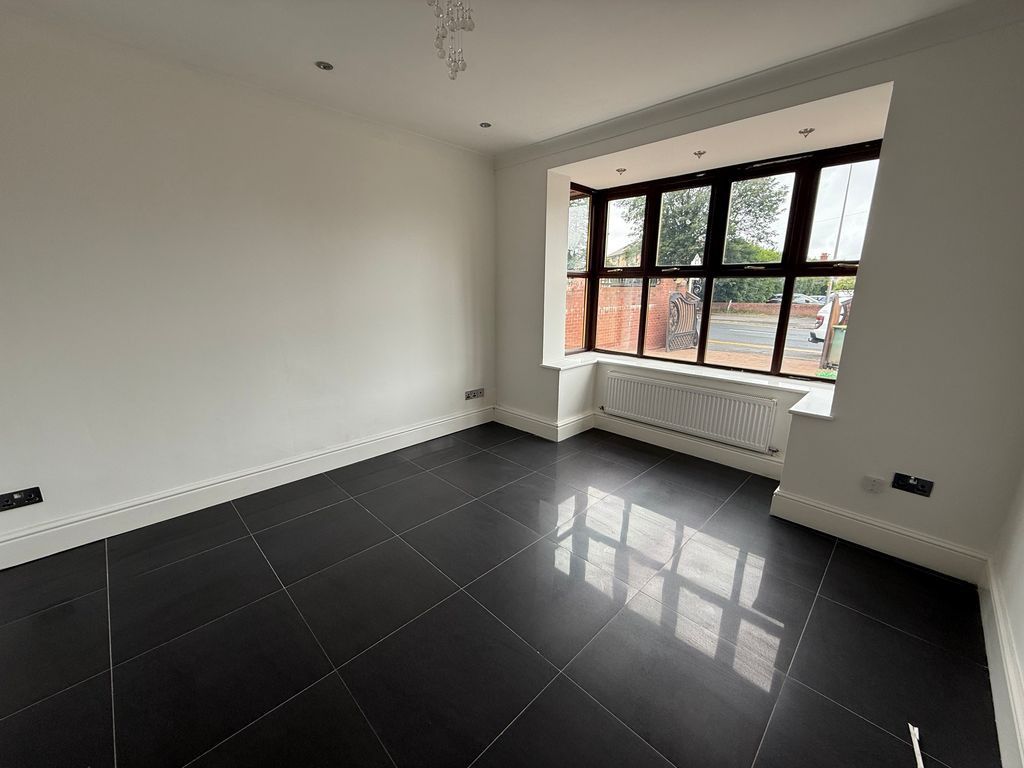 Property photo 3 of 32