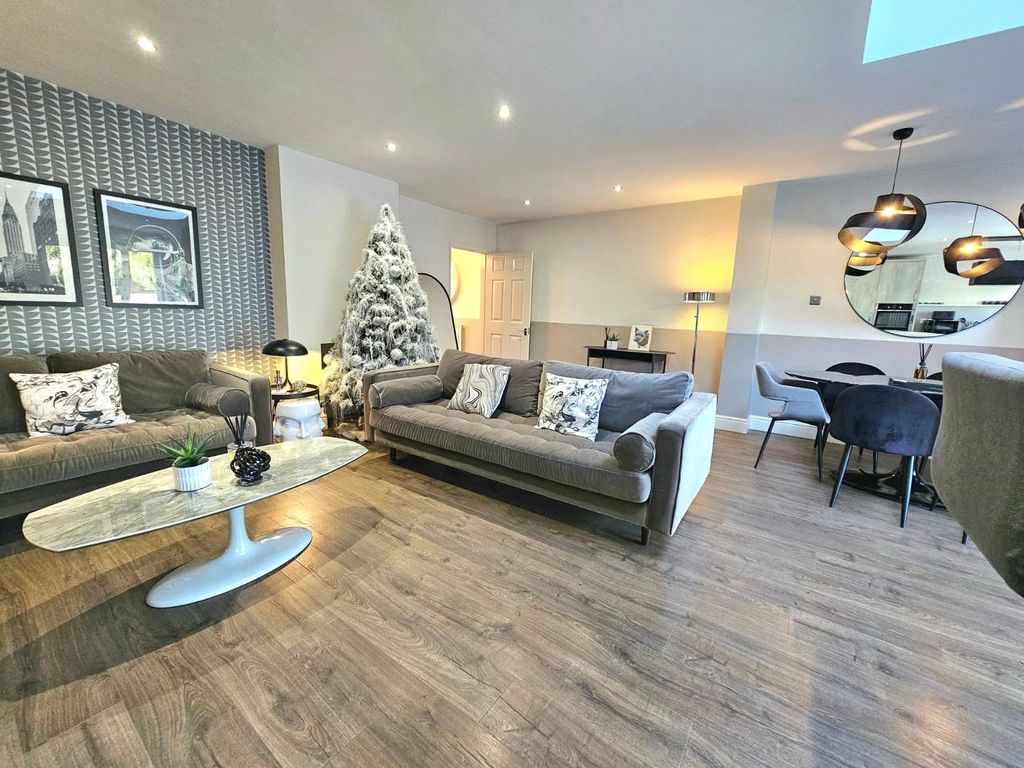 Property photo 3 of 19 Picture No. 16