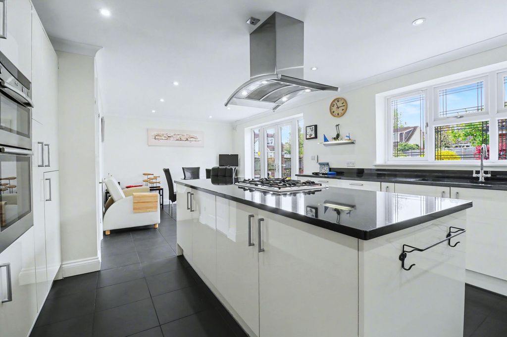 Property photo 2 of 24