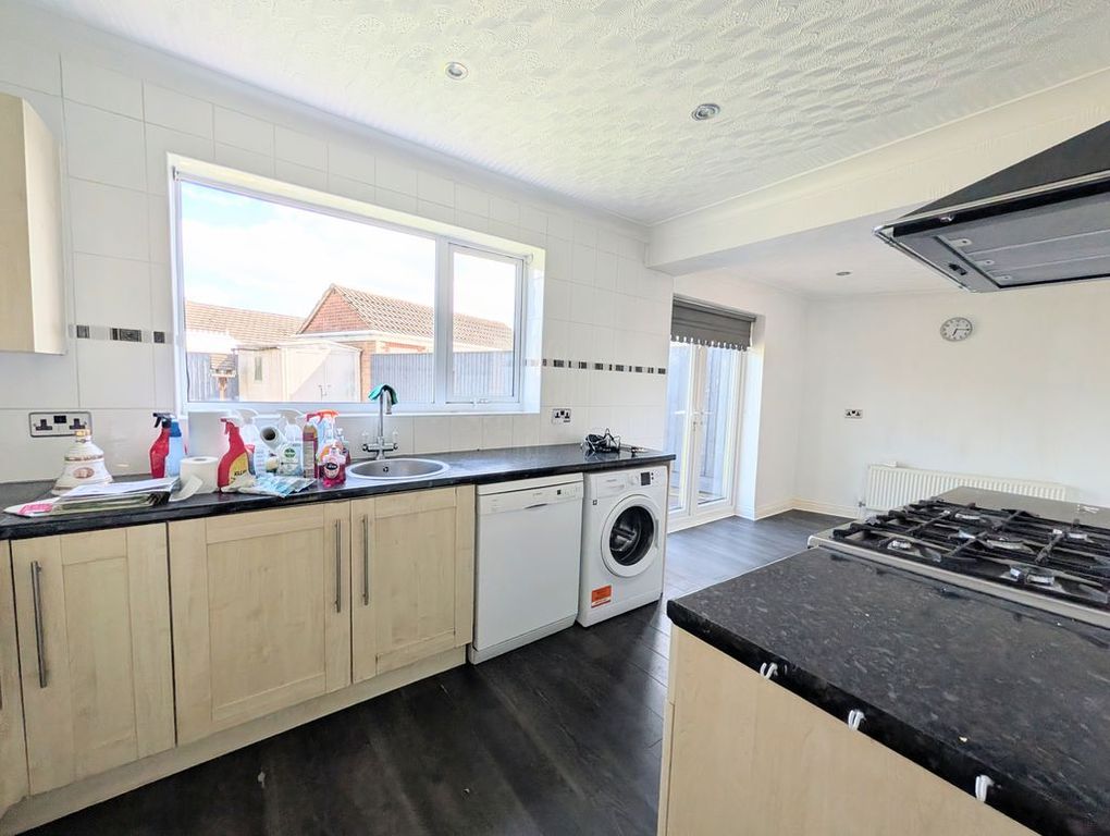 Property photo 3 of 16 Kitchen