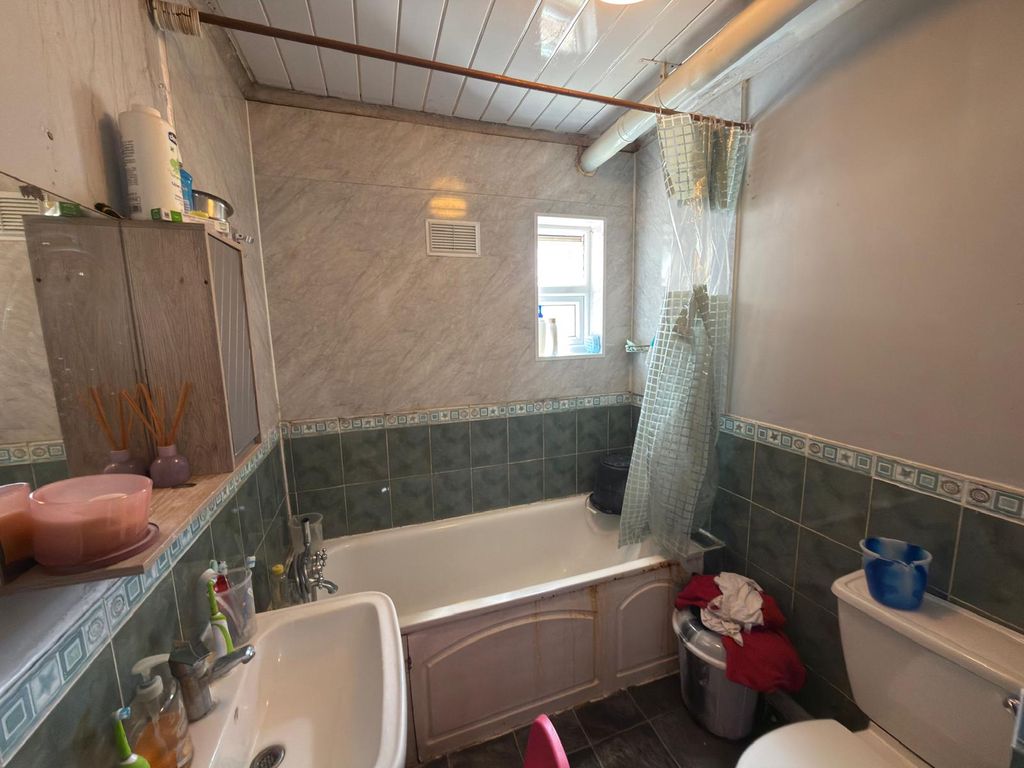 Property photo 3 of 7 Gallery