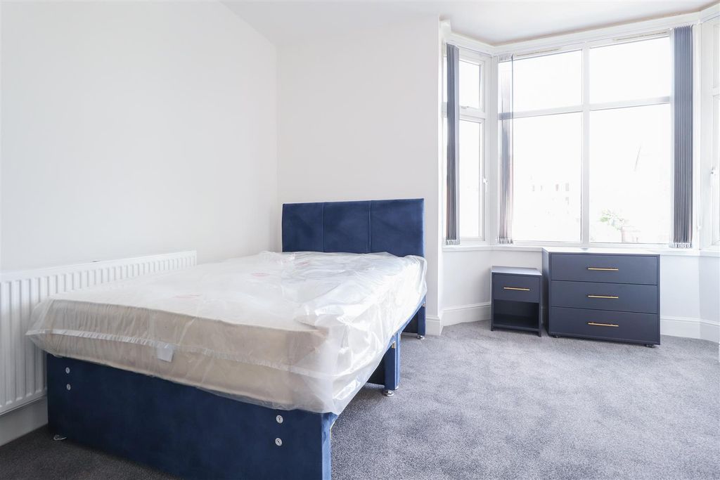 Property photo 3 of 13 36 Albany Road-29.Jpg