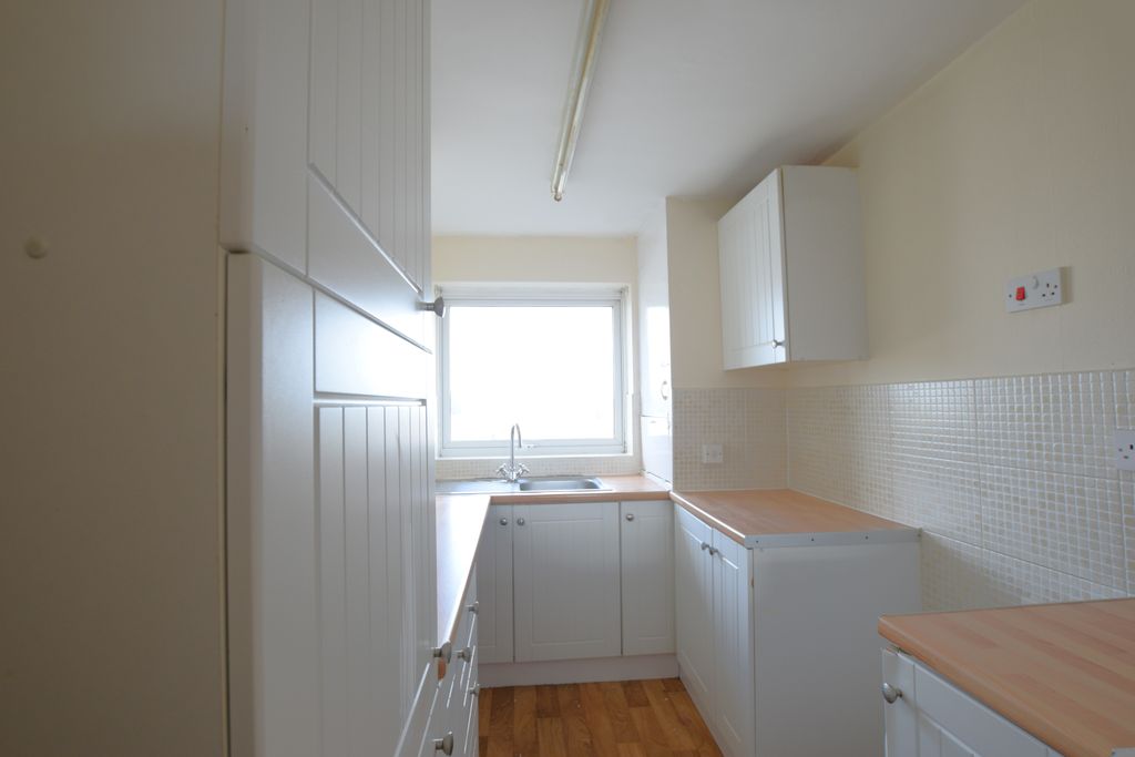 Property photo 3 of 14 Kitchen