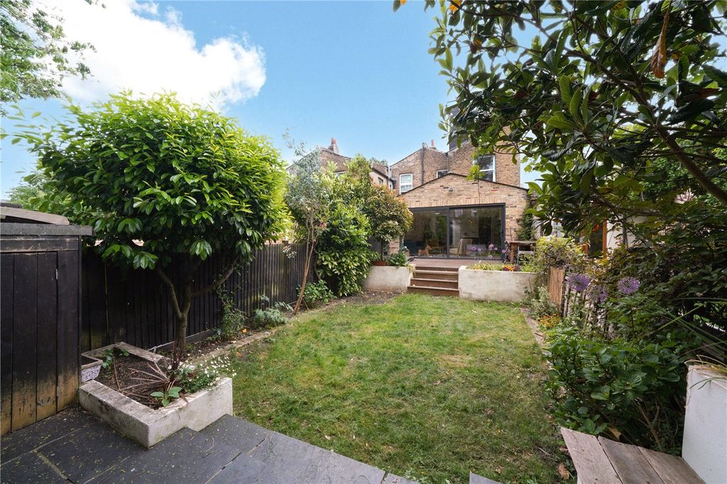 Property photo 3 of 15 Garden