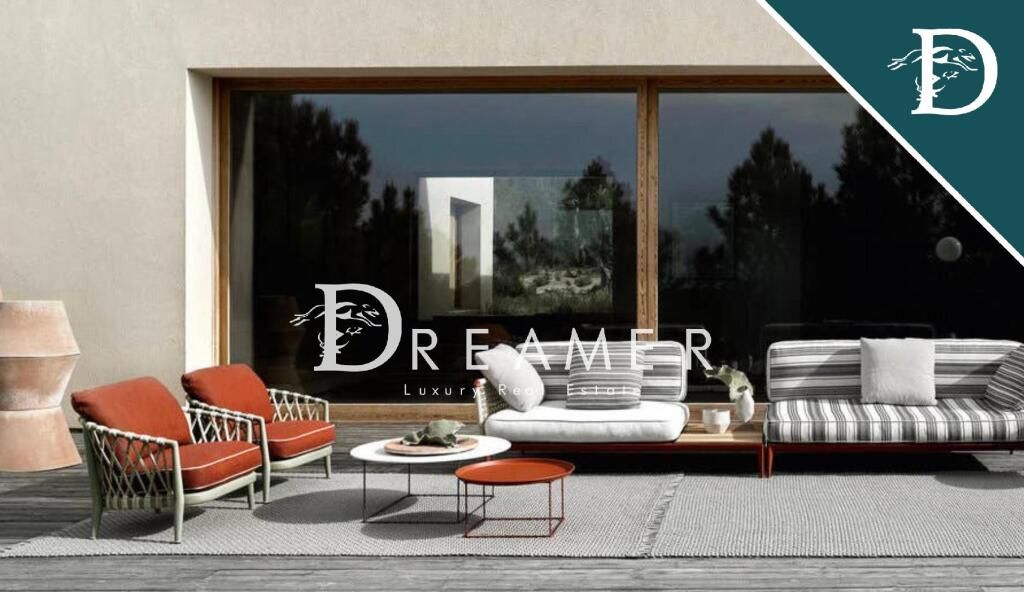 Property photo 1 of 4