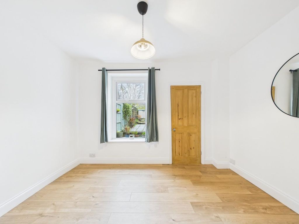 Property photo 3 of 24 Cam01530G0-Pr0360-Still004.Jpg