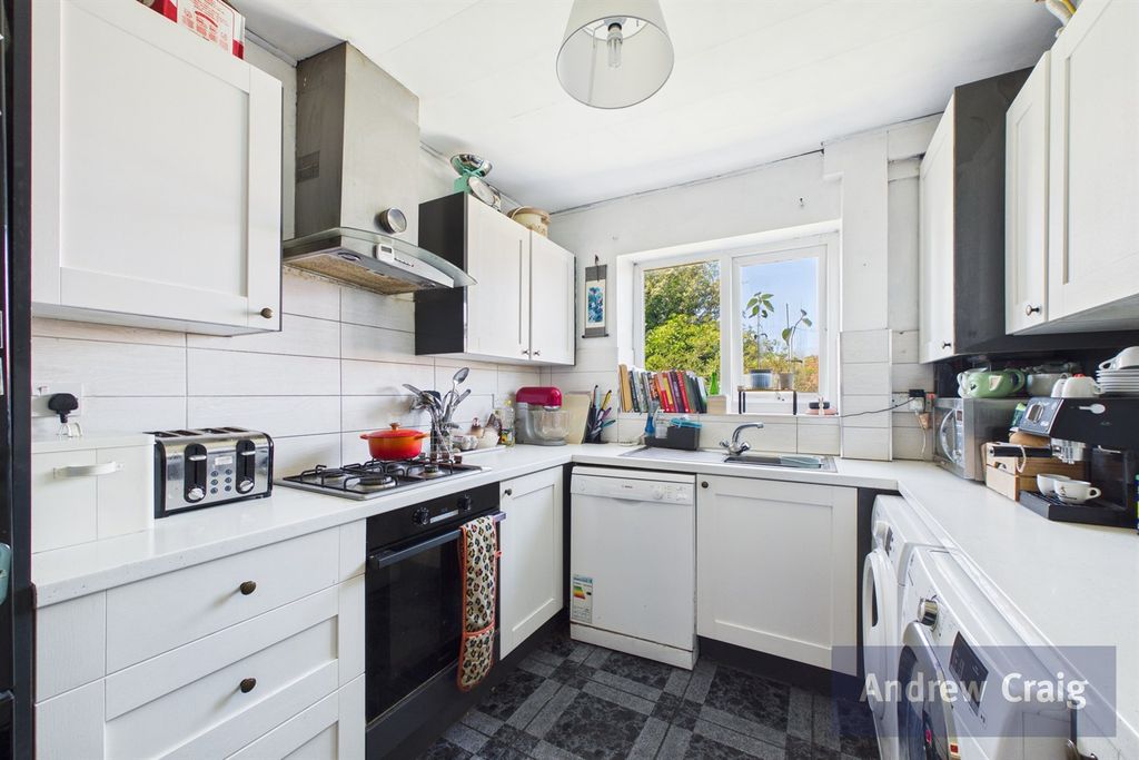 Property photo 3 of 17 Kitchen