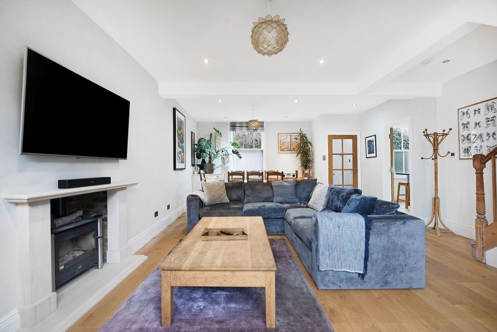 Property photo 3 of 27 Photo 24