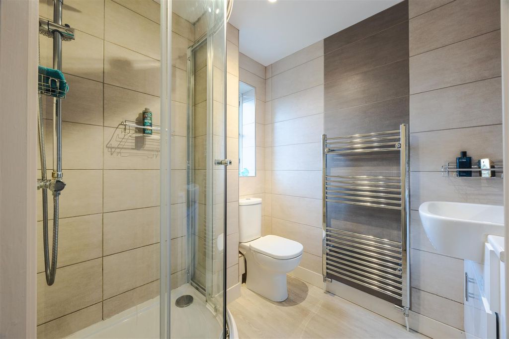 Property photo 3 of 23 En-Suite