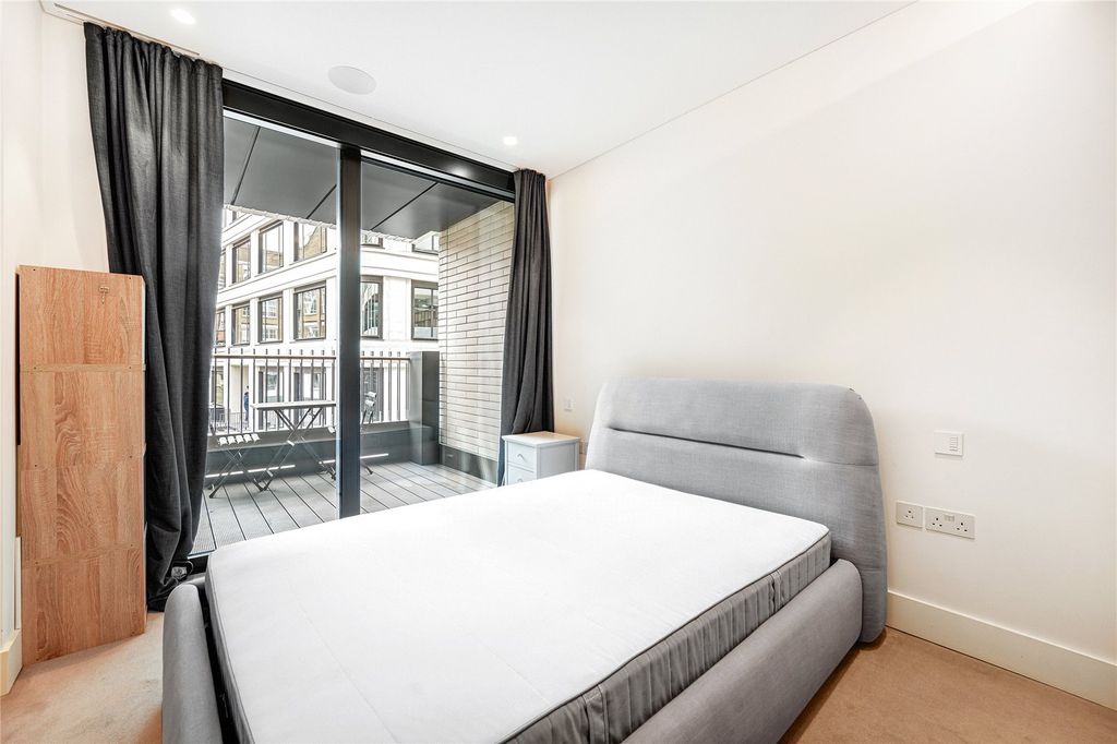 Property photo 3 of 11 Rathbone Place