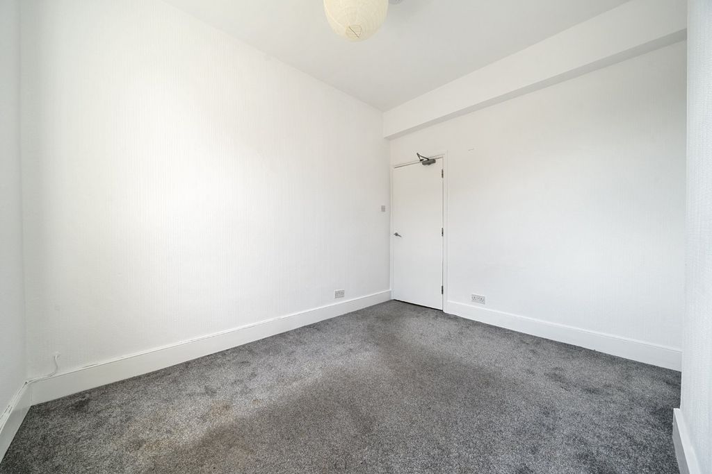 Property photo 2 of 12 Picture No. 15