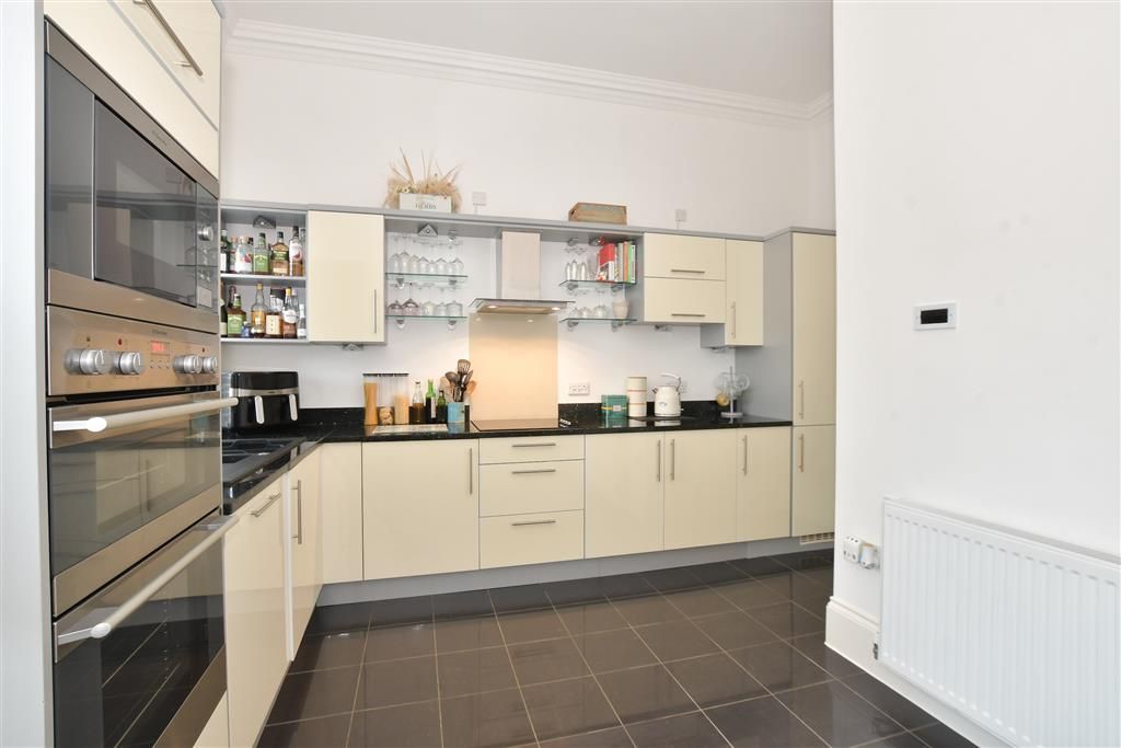 Property photo 3 of 14 Kitchen/Dining Room