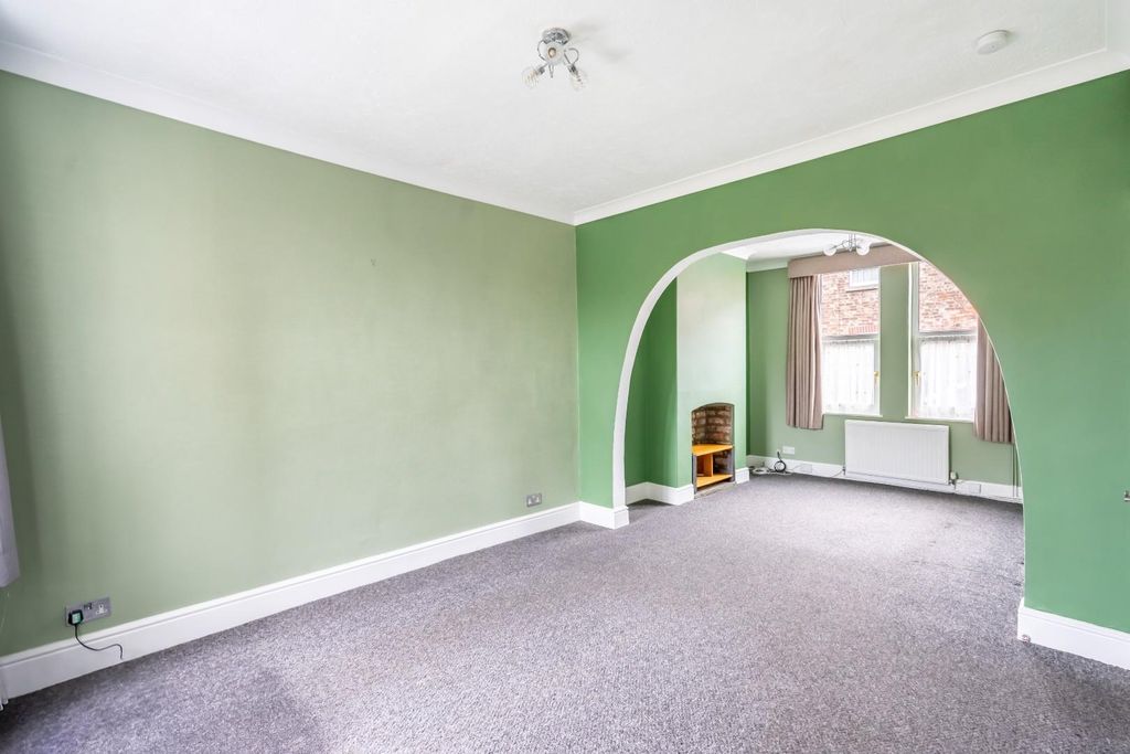 Property photo 3 of 18 Living Room