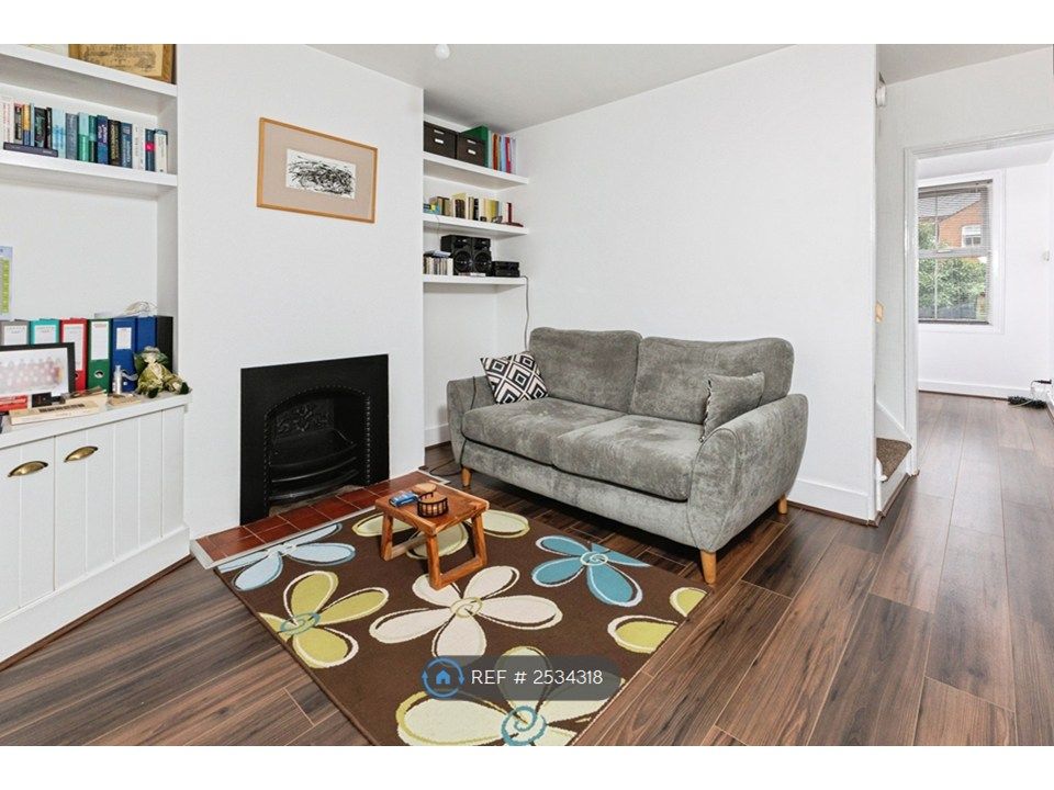 Property photo 1 of 18 Living Room