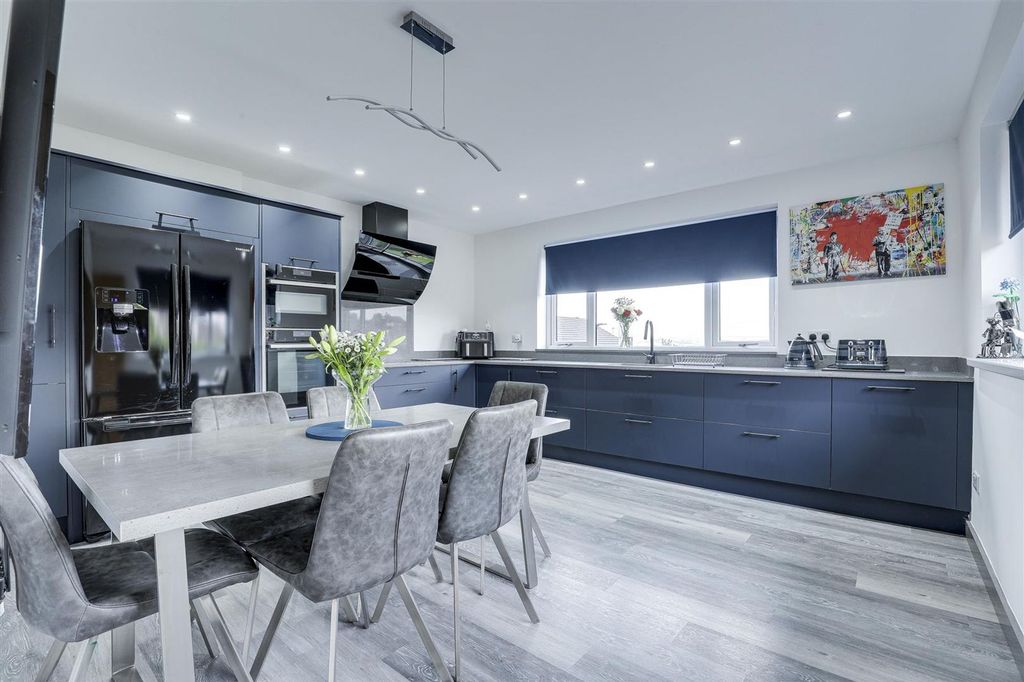 Property photo 2 of 30