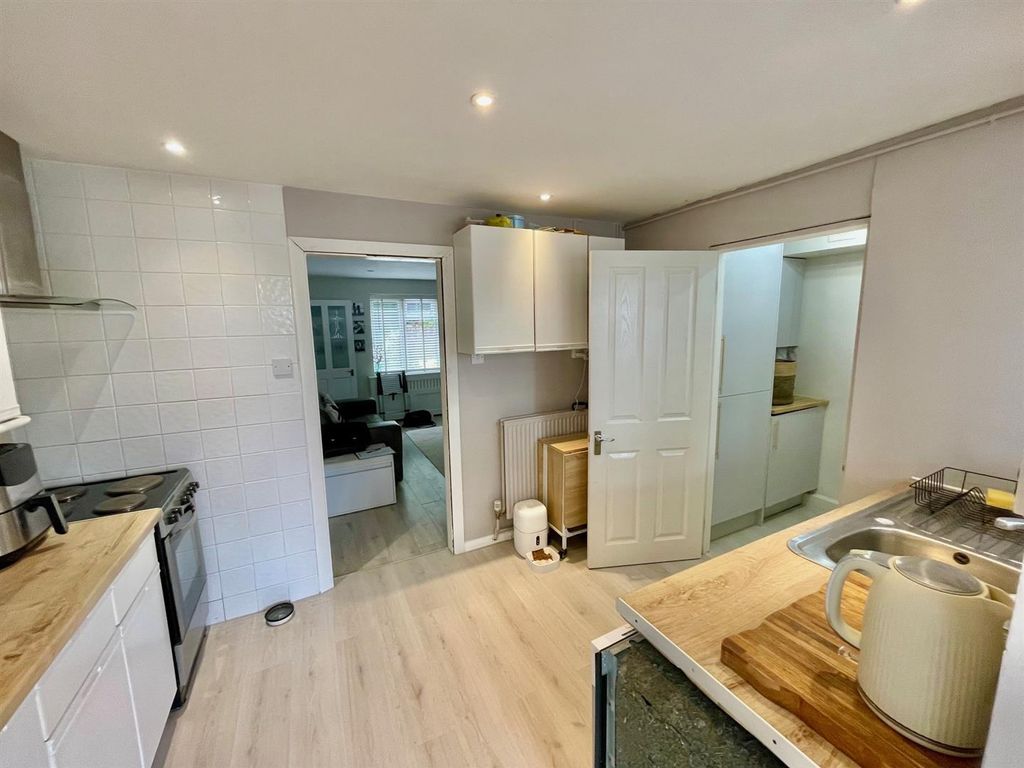 Property photo 3 of 18 100 Dellsome Kitchen 2.Jpg
