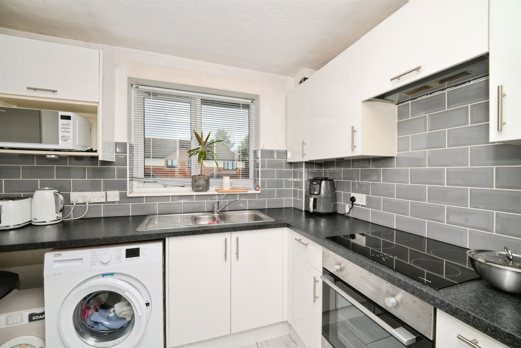 Property photo 3 of 12