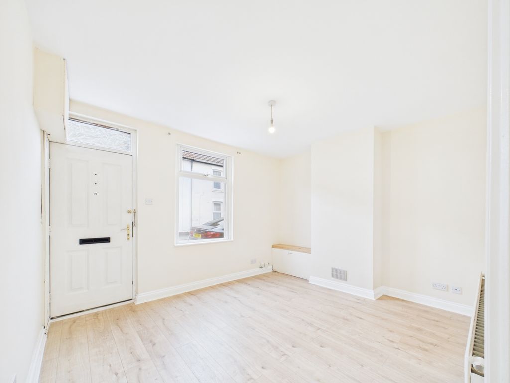 Property photo 2 of 17 Cam01740G0-Pr0558-Still006