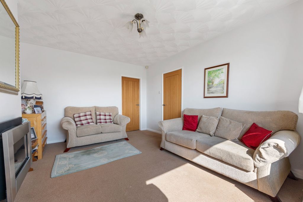 Property photo 2 of 25