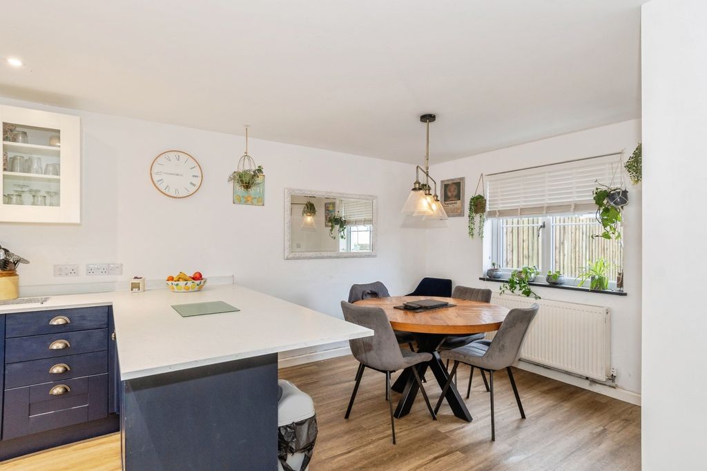 Property photo 3 of 24 Pbox-Img.Jpg