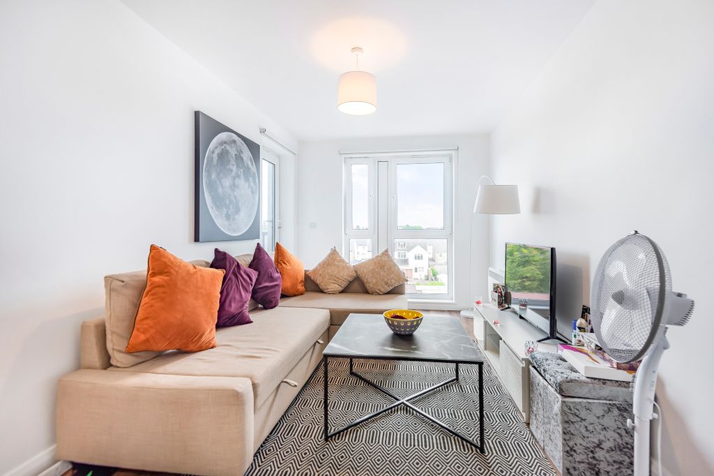 Property photo 2 of 8 727527 (2)