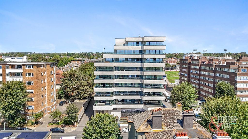 Property photo 2 of 18 Eaton Road 1, Tate Residence, Flat 31-002.Jpg