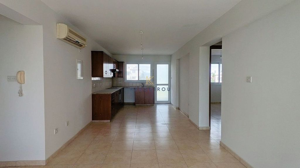 Property photo 2 of 27
