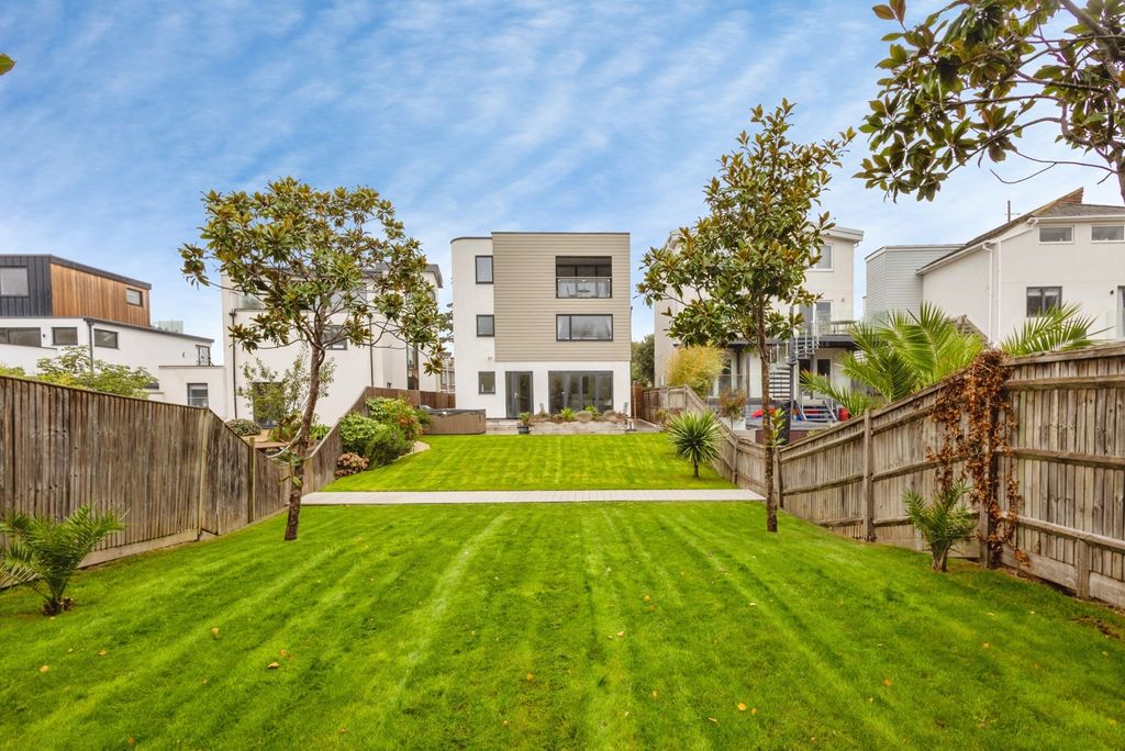 Property photo 1 of 24 Pbox-Img.Jpg