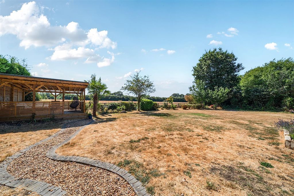 Property photo 2 of 32 Rear Garden