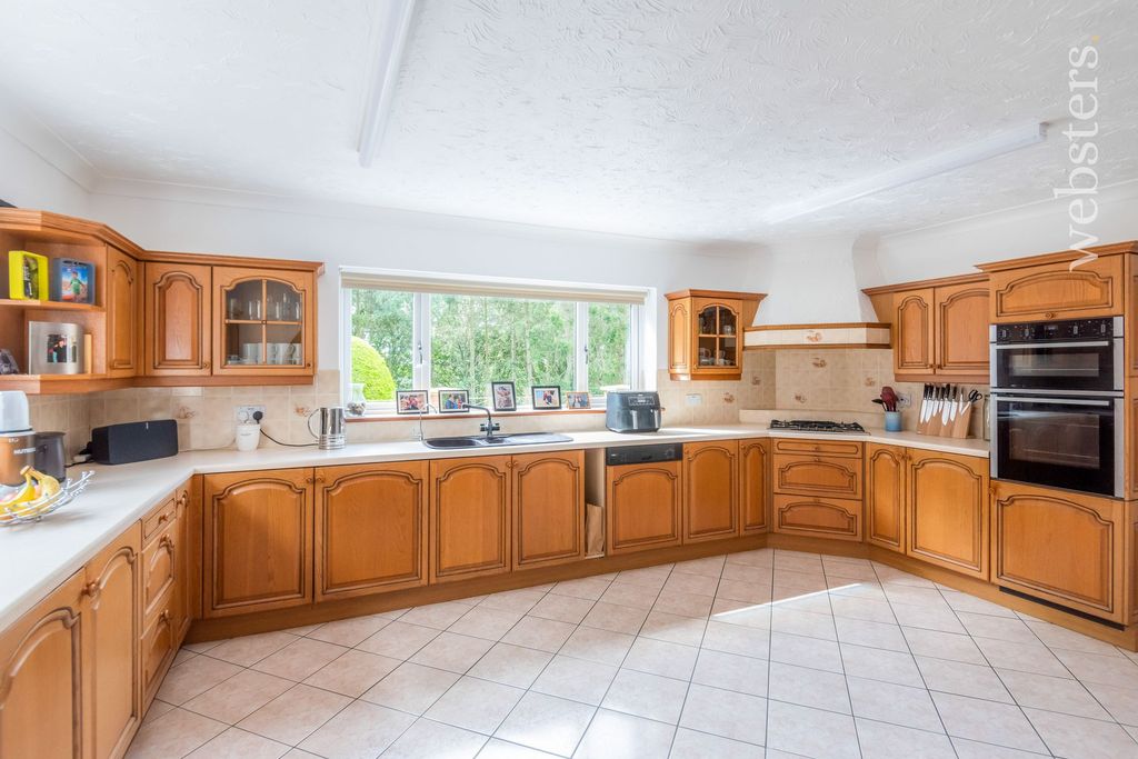 Property photo 3 of 29