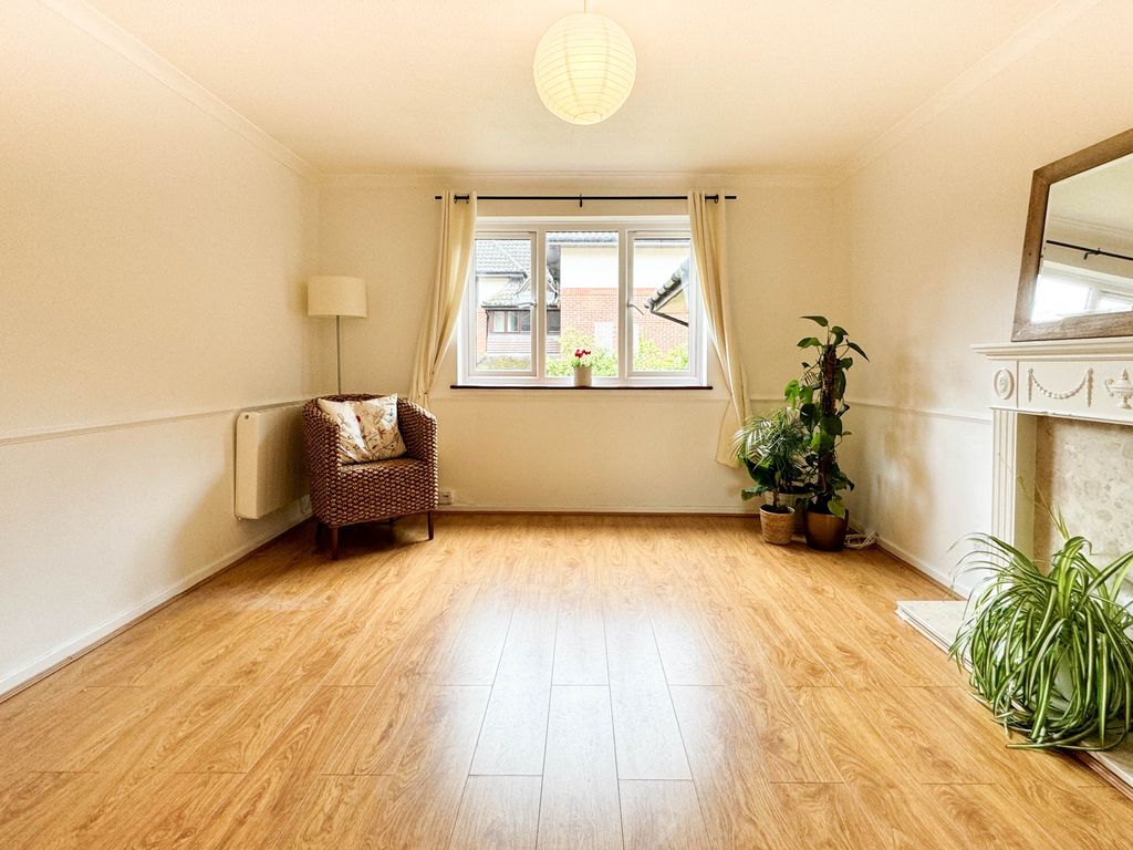 Property photo 3 of 10 E