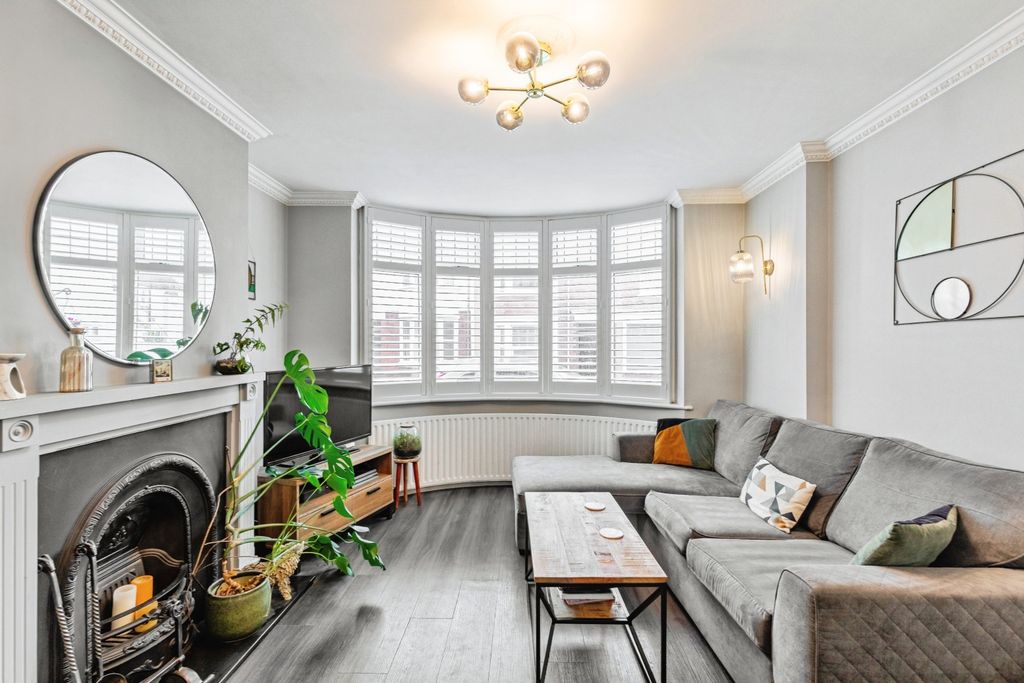 Property photo 3 of 20 1000015481