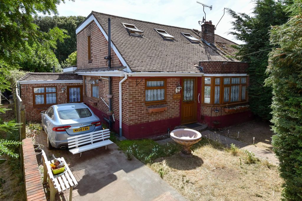 Property photo 1 of 27 96 Clarendon Road, Worthing, West Sussex Bn14 8Qq