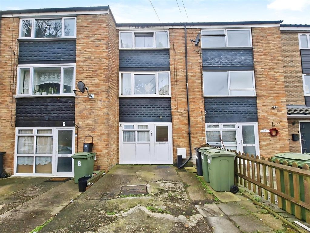 Property photo 1 of 17 Little Court